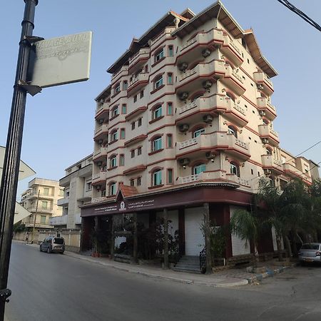 Jijel Koutama Buitenkant foto